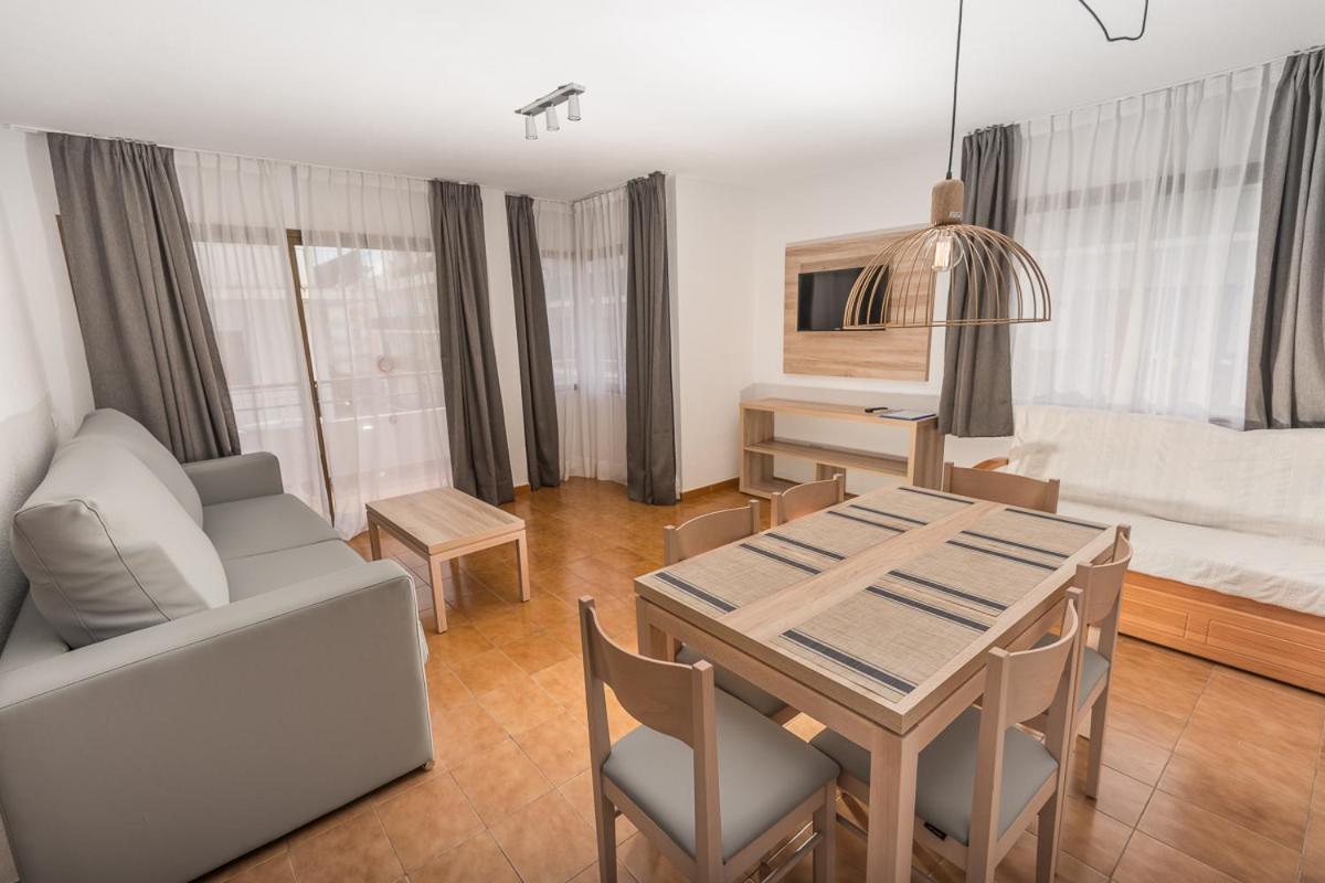 Apartments Niko Санта-Еулалія-дель-Ріо Екстер'єр фото