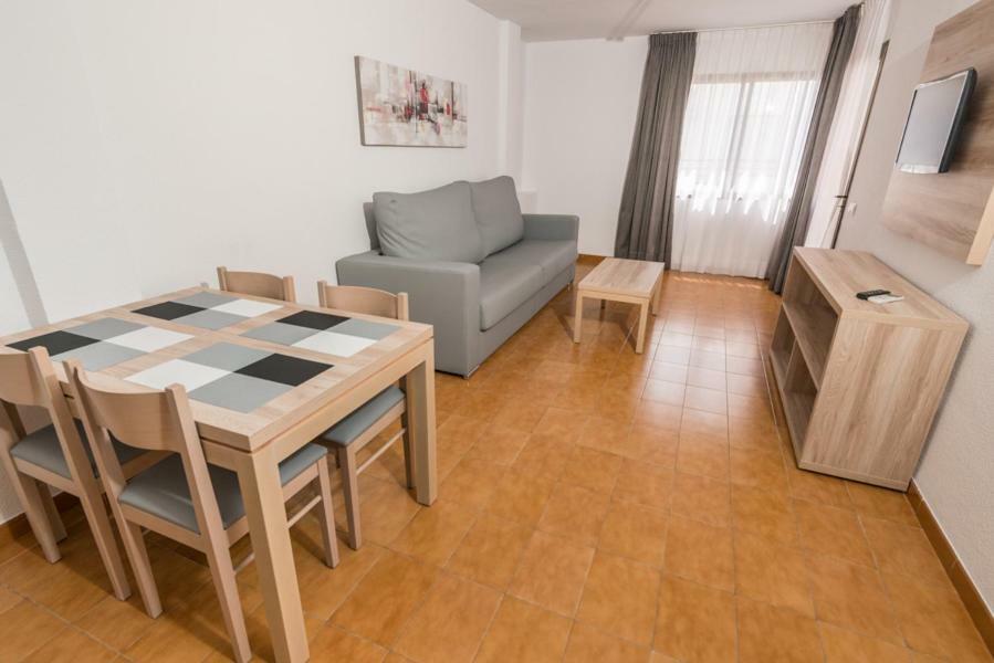 Apartments Niko Санта-Еулалія-дель-Ріо Екстер'єр фото